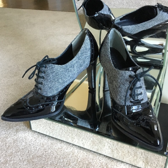 Oxford chic lace up pump. - Picture 3 of 8