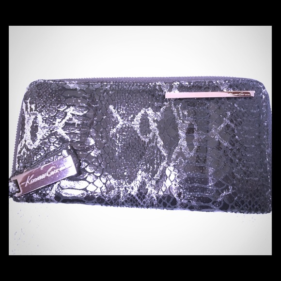 Kenneth Cole Reaction Zip Wallet - Picture 1 of 4