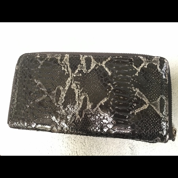 Kenneth Cole Reaction Zip Wallet - Picture 2 of 4