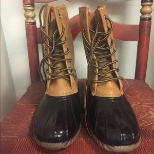 Duck boots size 7.5 ...