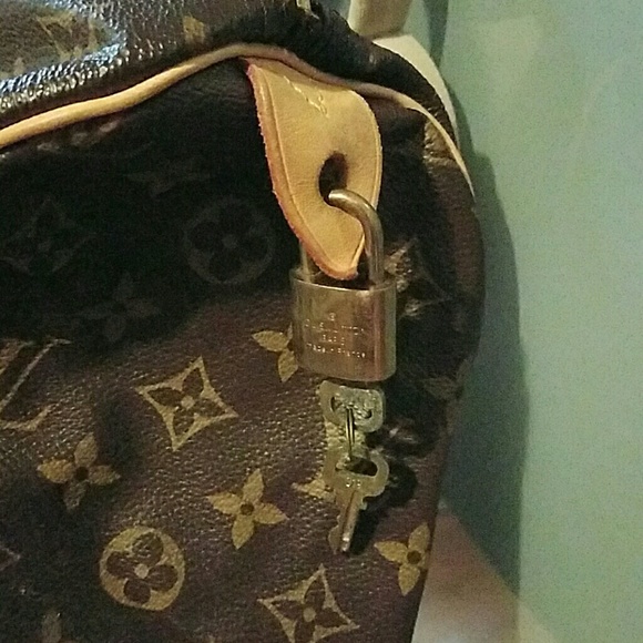 Louis Vuitton Handbag - Picture 2 of 6
