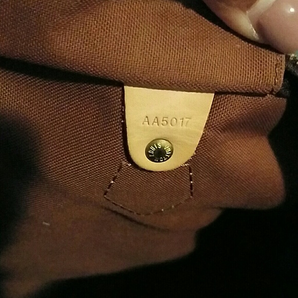 Louis Vuitton Handbag - Picture 4 of 6