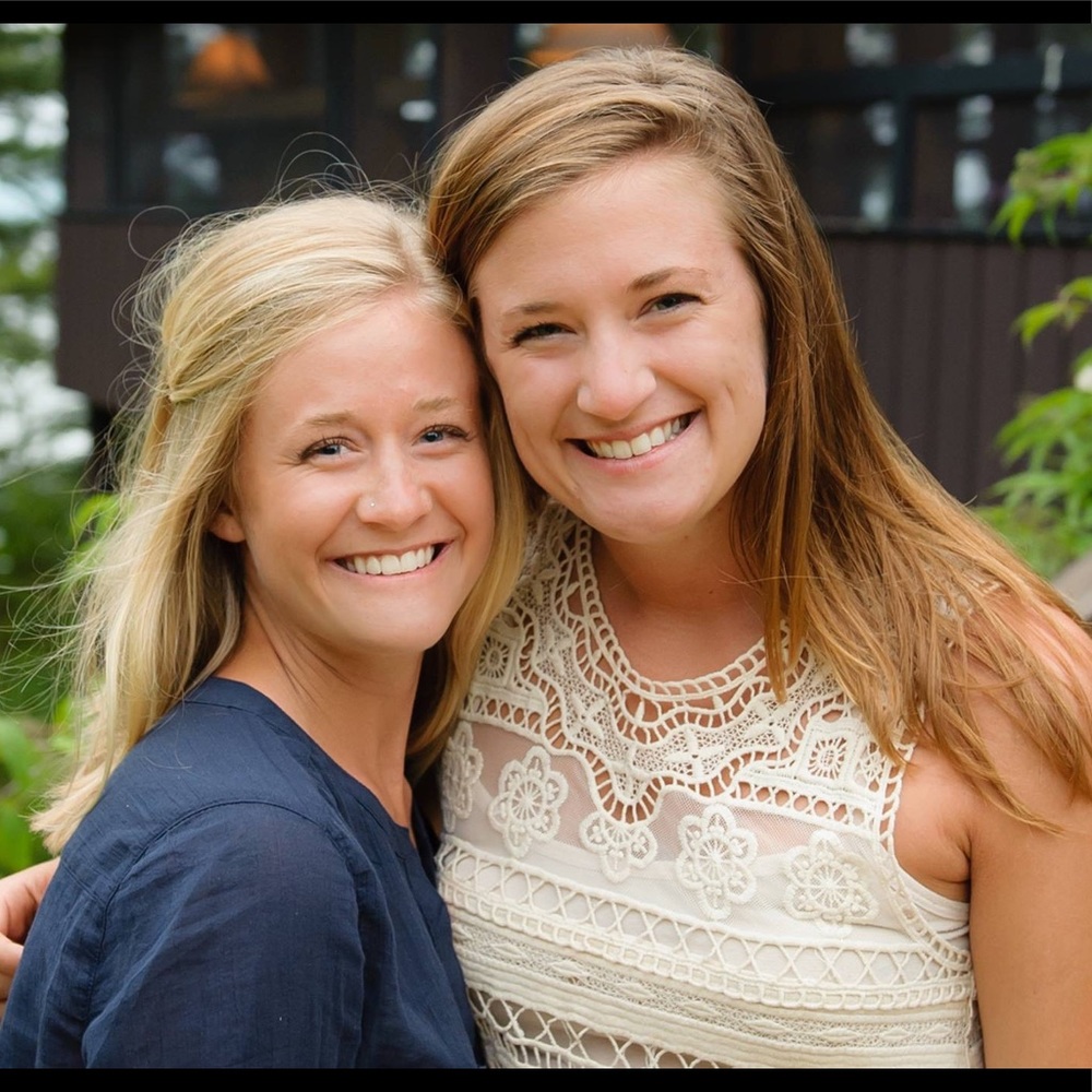 Meet your Poshers Tess and Tay!