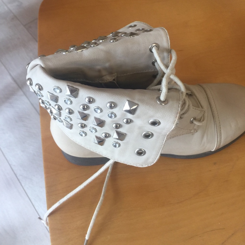 boots - Picture 3 of 4