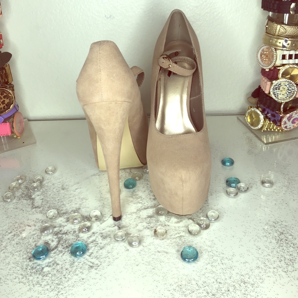 Taupe velvet platform pumps