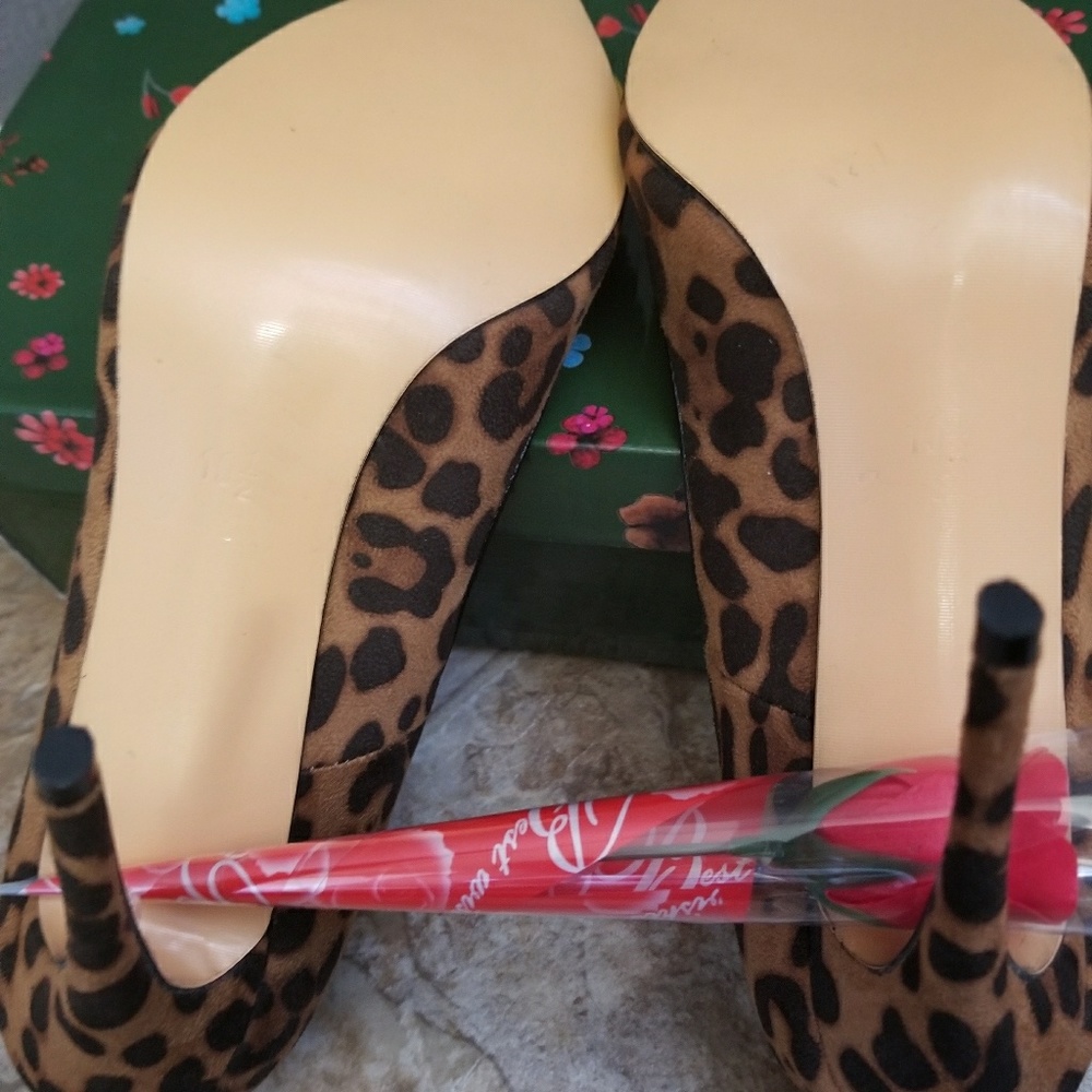Leopard Heels 🐆  👠 - Picture 2 of 4