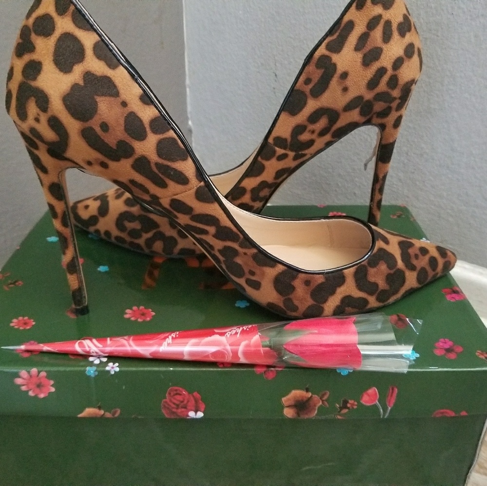 Leopard Heels 🐆  👠 - Picture 3 of 4