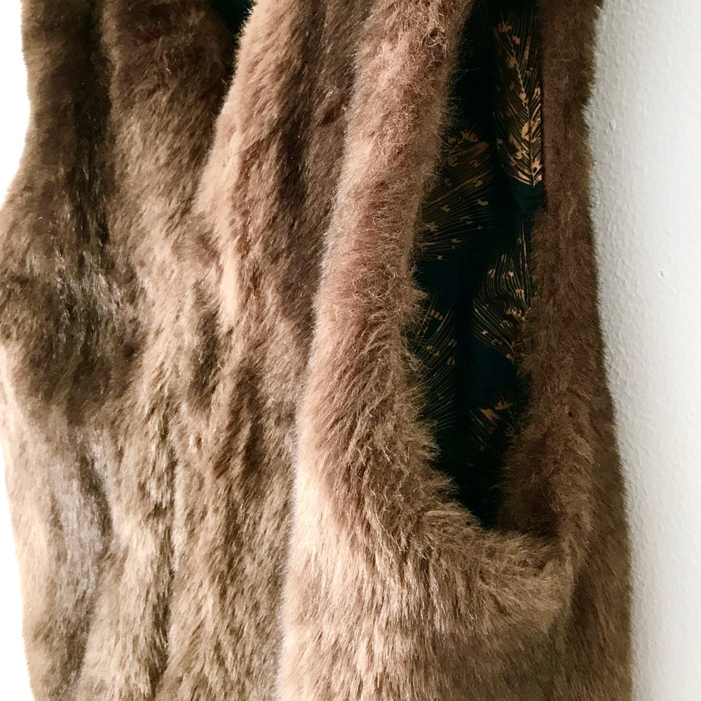 Anthro Luxurious Faux Fur Vest - Picture 4 of 8