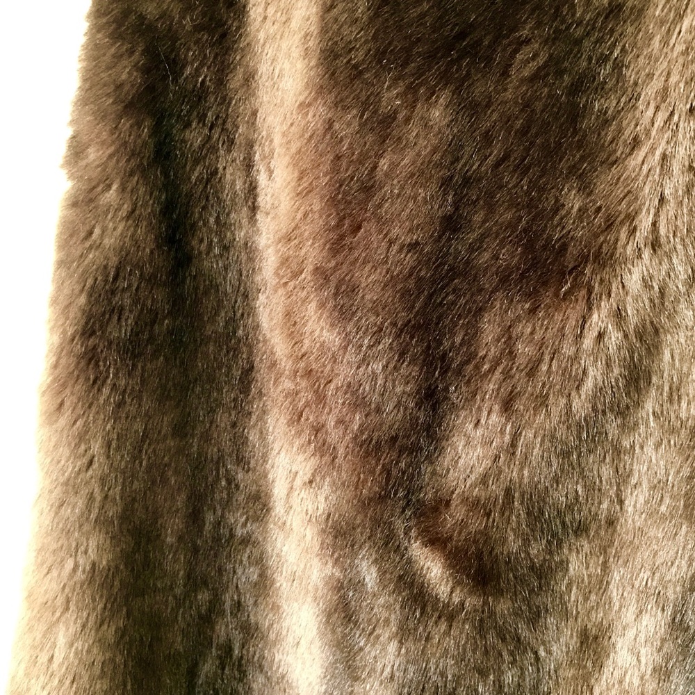 Anthro Luxurious Faux Fur Vest - Picture 7 of 8