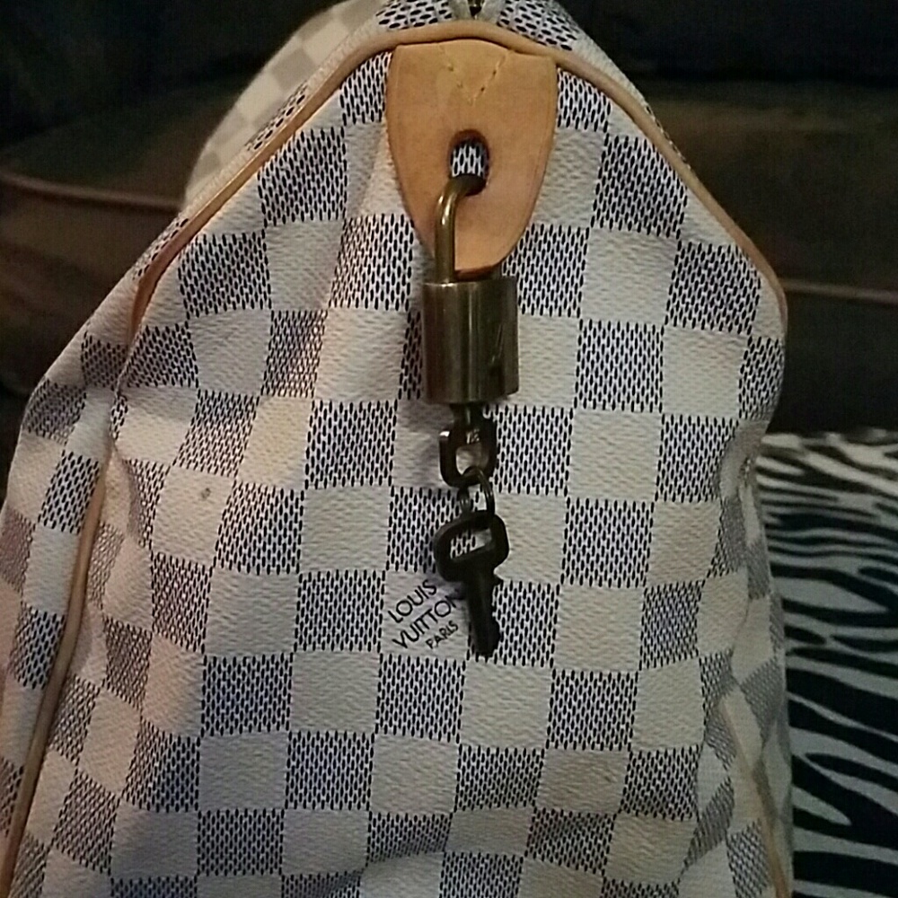 Louis Vuitton Handbag - Picture 2 of 7
