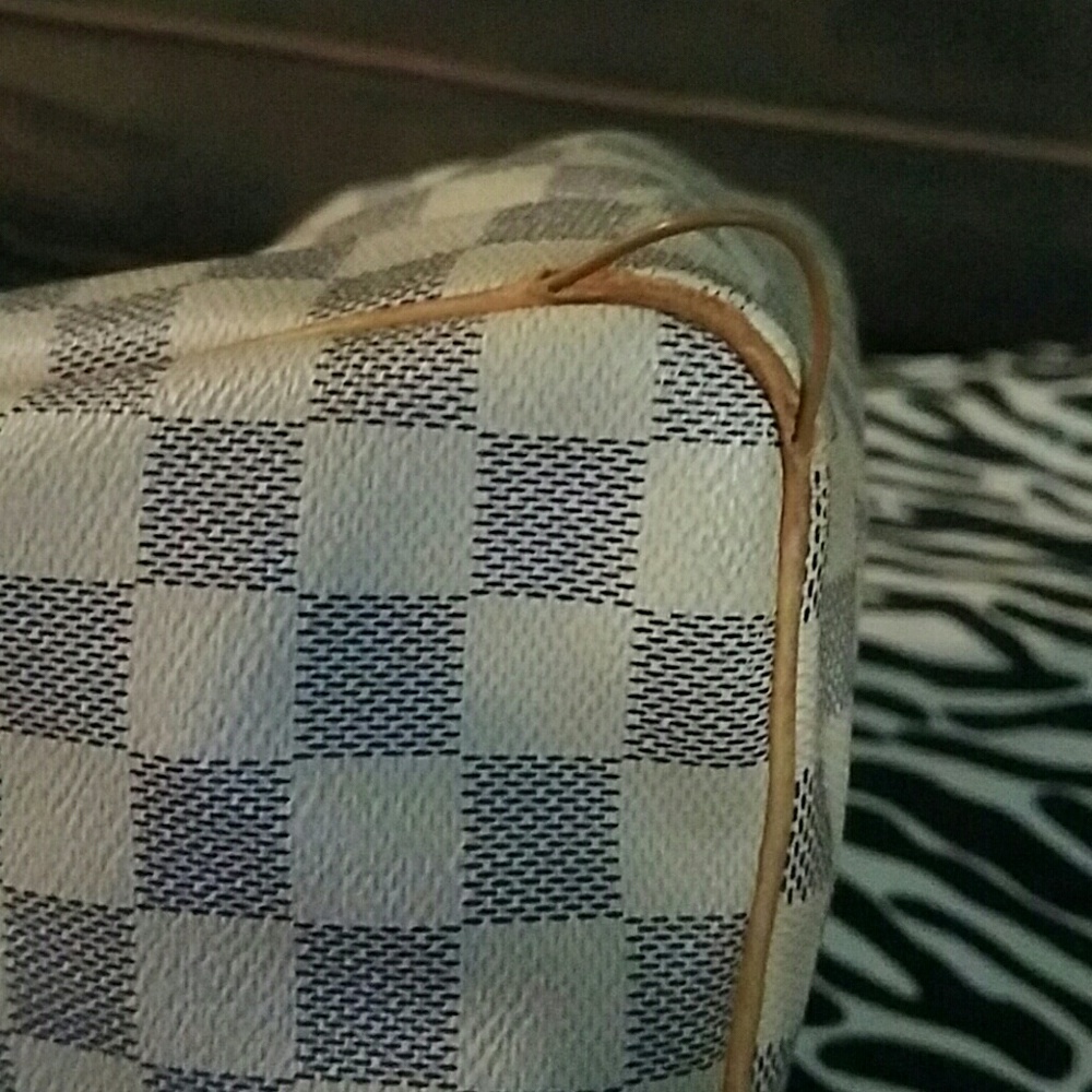 Louis Vuitton Handbag - Picture 4 of 7