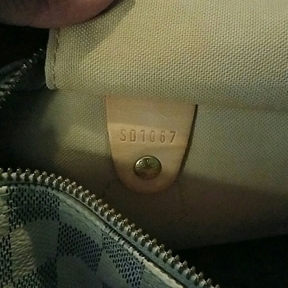 Louis Vuitton Handbag - Picture 5 of 7