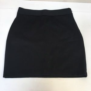 Mini/Pencil black skirt