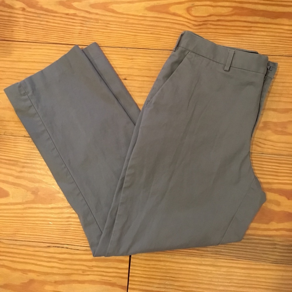 * SOLD * Men’s NWOT gray chinos