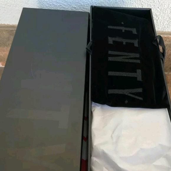 Fenty puma flip flops - Picture 2 of 6