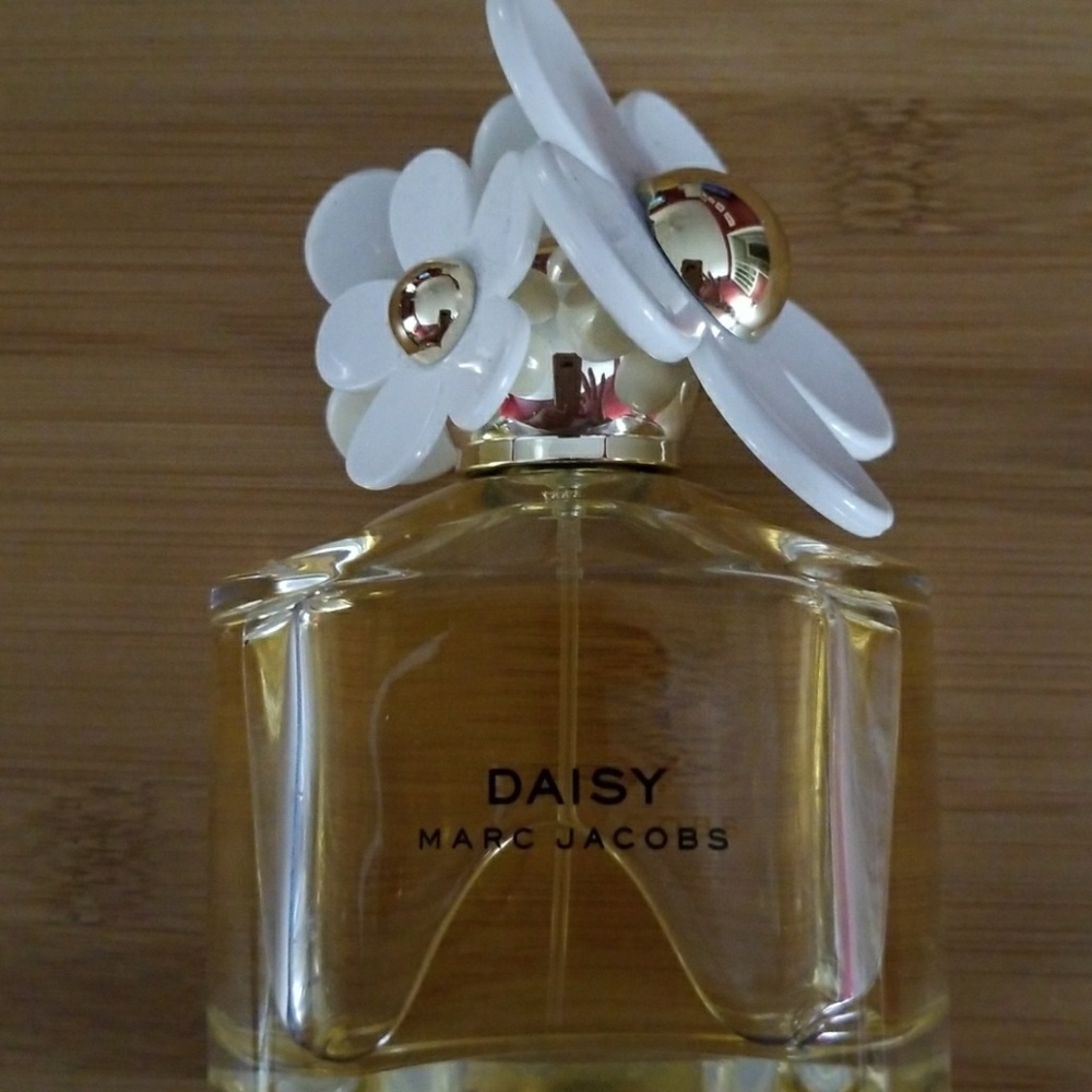 DAISY by MARC JACOBS