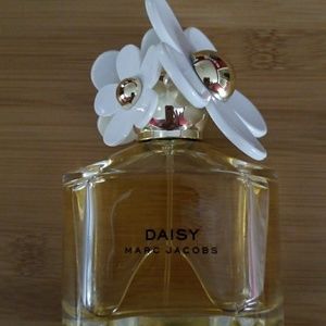 DAISY by MARC JACOBS