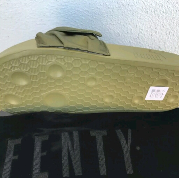Fenty puma flip flops - Picture 2 of 4
