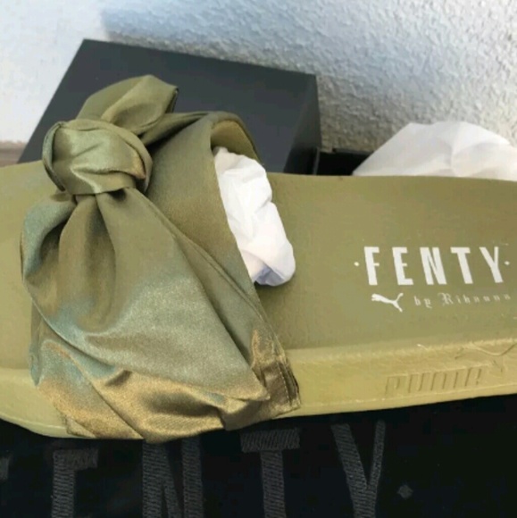 Fenty puma flip flops - Picture 4 of 4