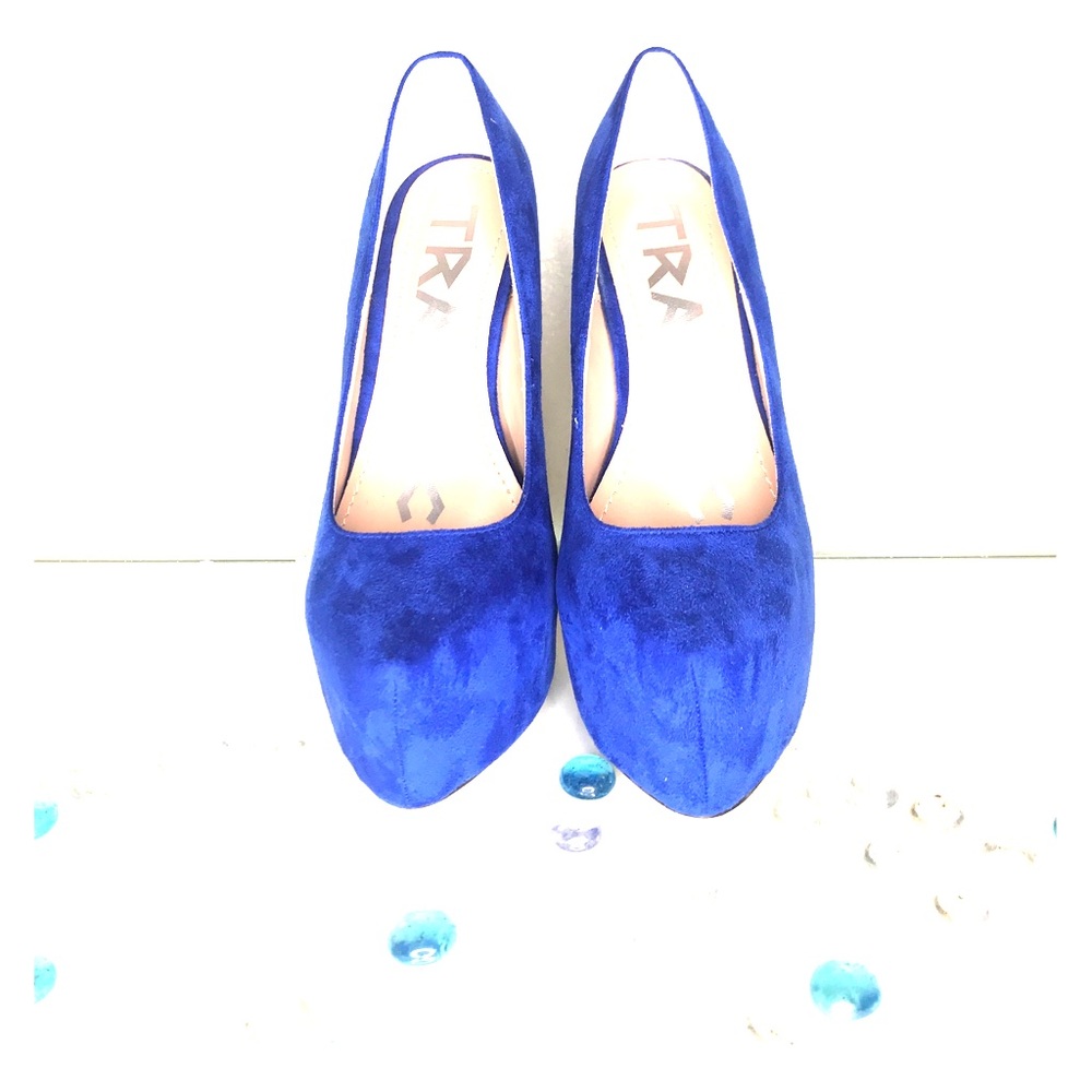 Blue velvet platform pumps