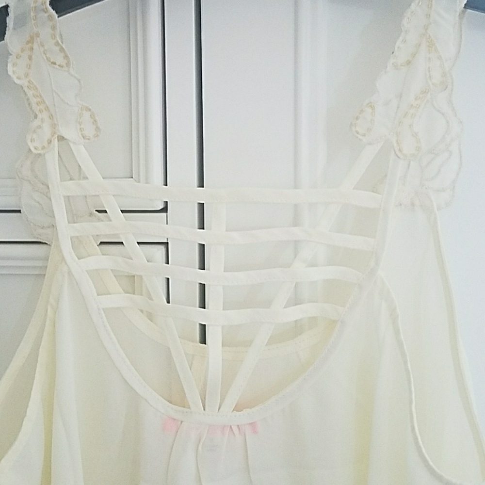 ❤️ LAST ONE ❤ Gorgeous Flowy Cage Back Top - Picture 7 of 8
