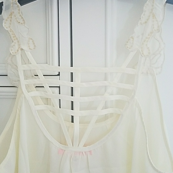 ❤️ LAST ONE ❤ Gorgeous Flowy Cage Back Top - Picture 7 of 8