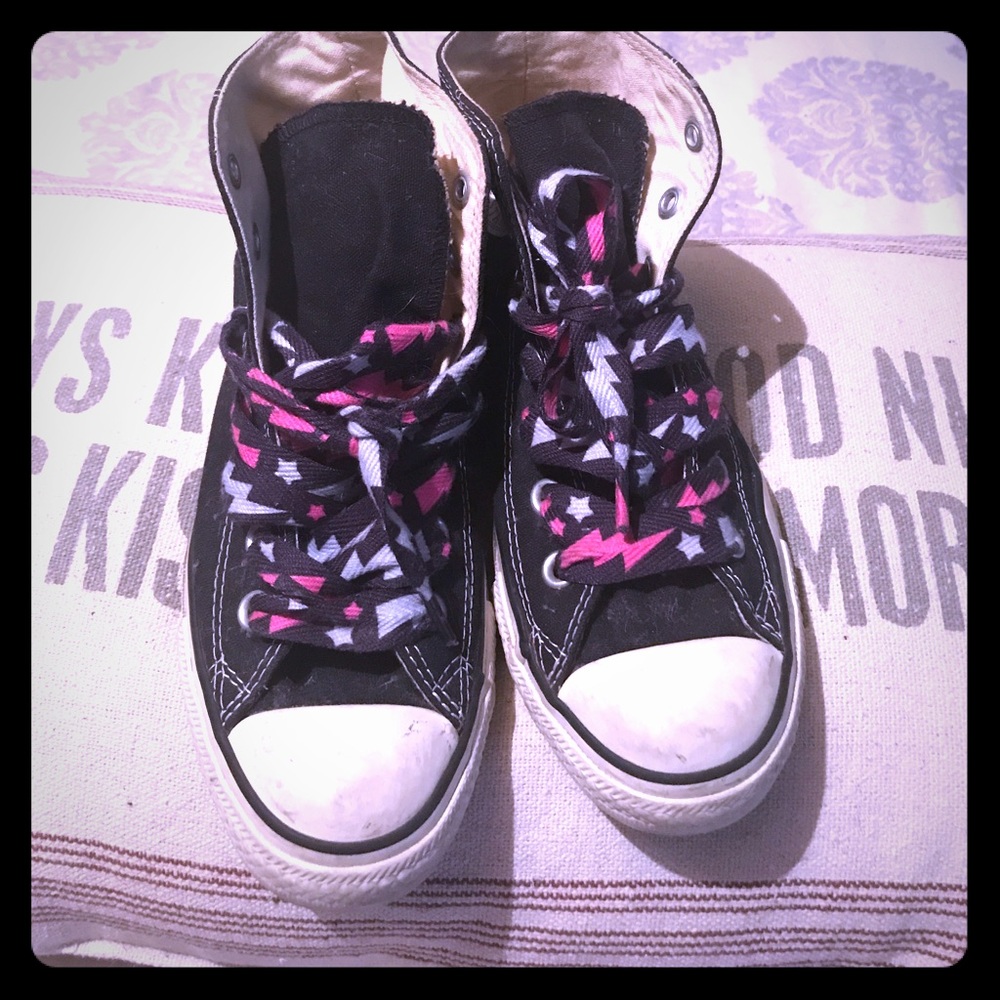 Black & white converse...