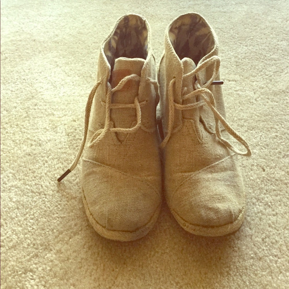 Tom's wedge boots