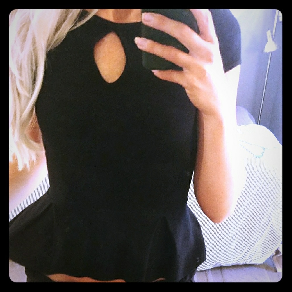 Black keyhole short sleeve sweater fabric