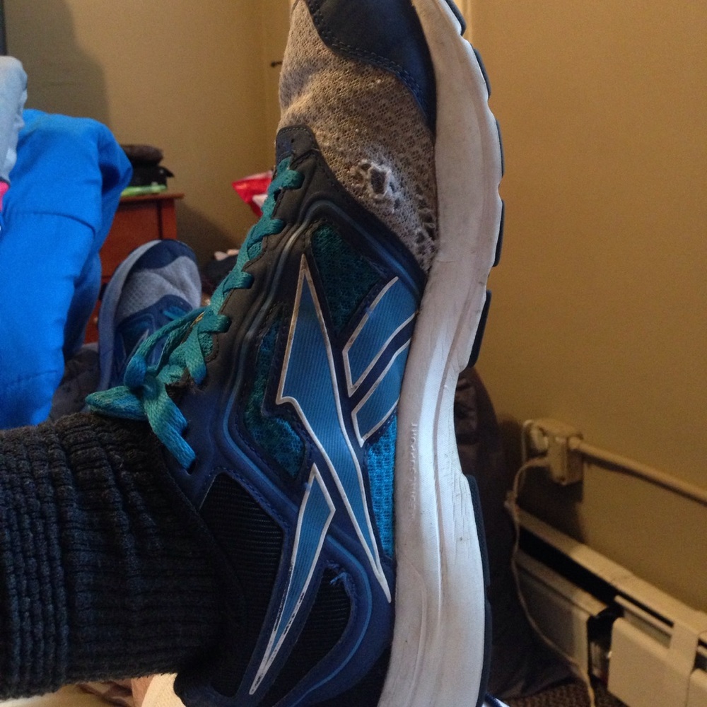 Size 9.5 reebok sneaker