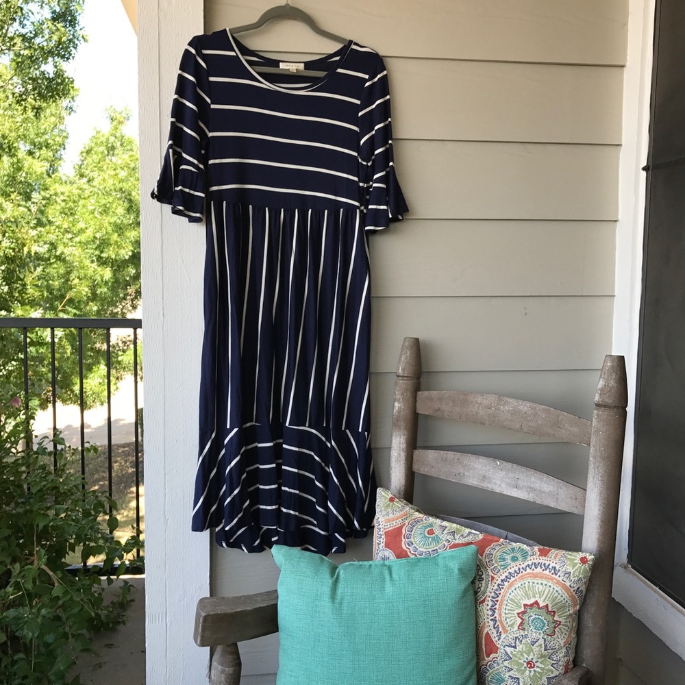 NWOT Navy & Ivory Striped Midi w Pockets
