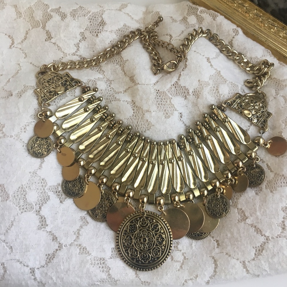 Cleopatra Egyptian statement necklace!