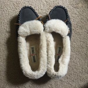 Minnetonka Women's Tabby Folded Trapper Slipper