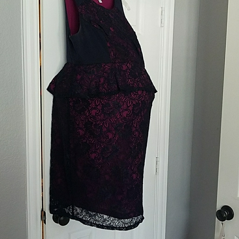 Gorgeous navy and fuschia maternity dress!
