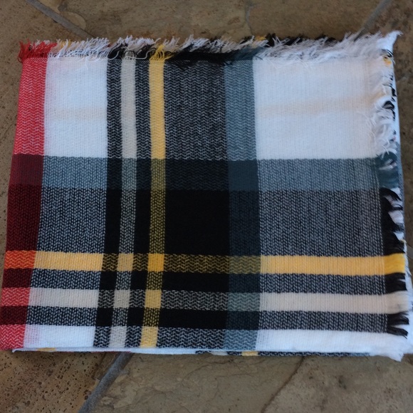 🍃💕NWT Ivory Multi Plaid Blanket Scarf - Picture 5 of 5