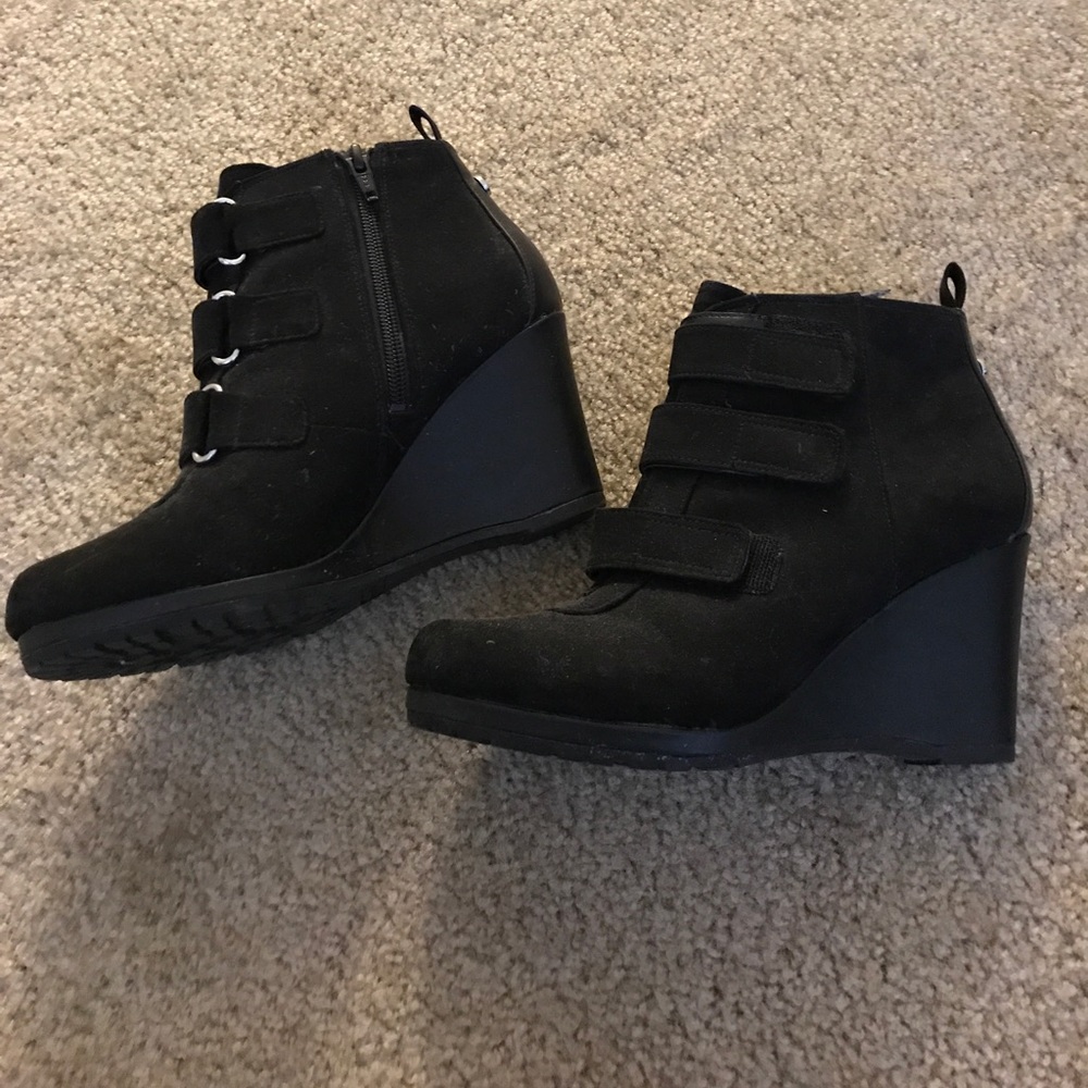 Black wedge
