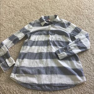 Half buttoned collard shirt