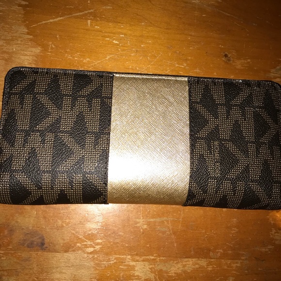 Michael Kors Wallet - Picture 2 of 3