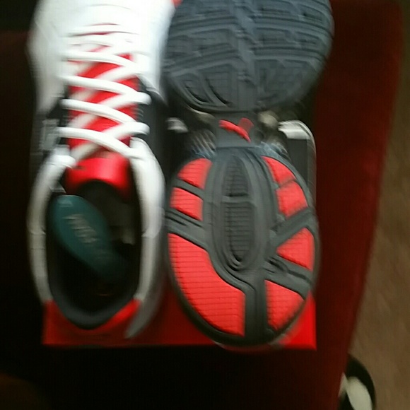 Multi colored gym shoes - Picture 3 of 4