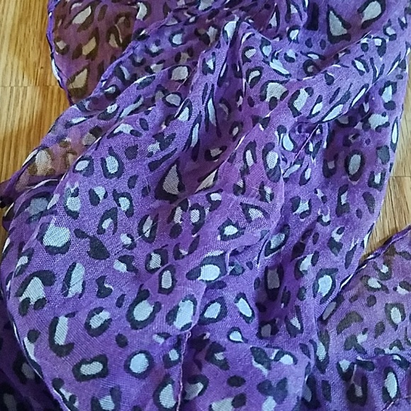 Scarf - Picture 3 of 4