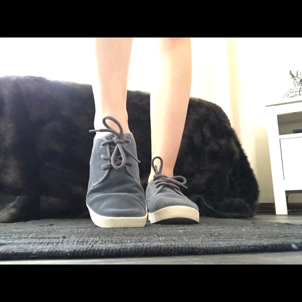 Toms tennis shoe