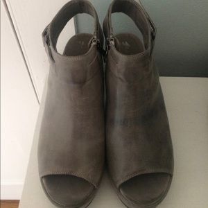 Antelope leather peep toes!