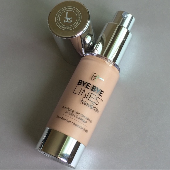 IT Cosmetics Other - IT COSMETICS TAN BYE BYE LINES FOUNDATION