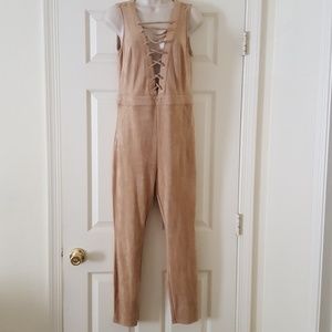 BEBE Shayla deep V jumpsuit med.