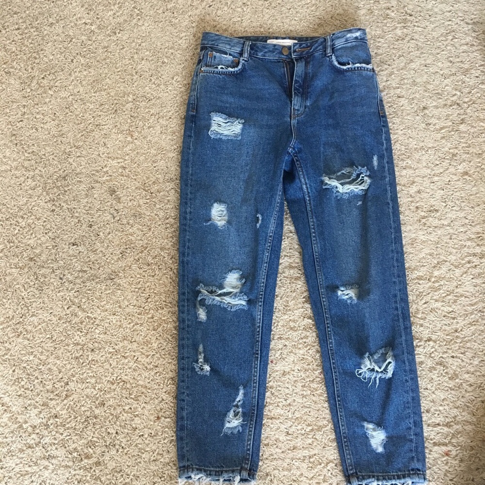 Zara ripped highwaisted mom jeans