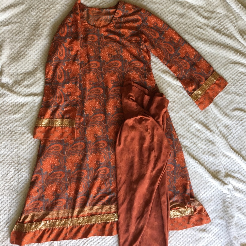 Salwar Kameez. Traditional Pakistani/Indian dress