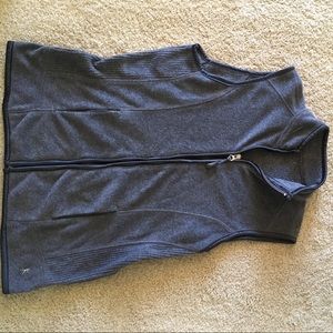 Soft grey vest. no tags inside