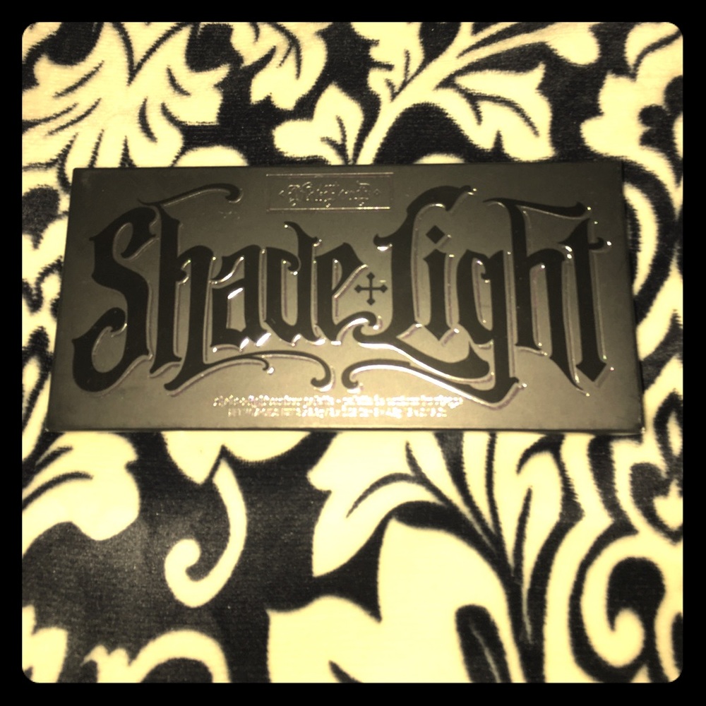 Kat Von D Shade and Light contour palett
