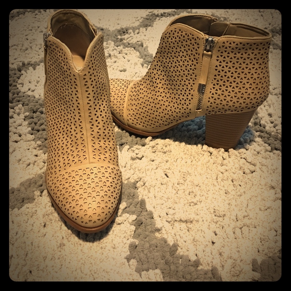 NWOT. Super cute booties