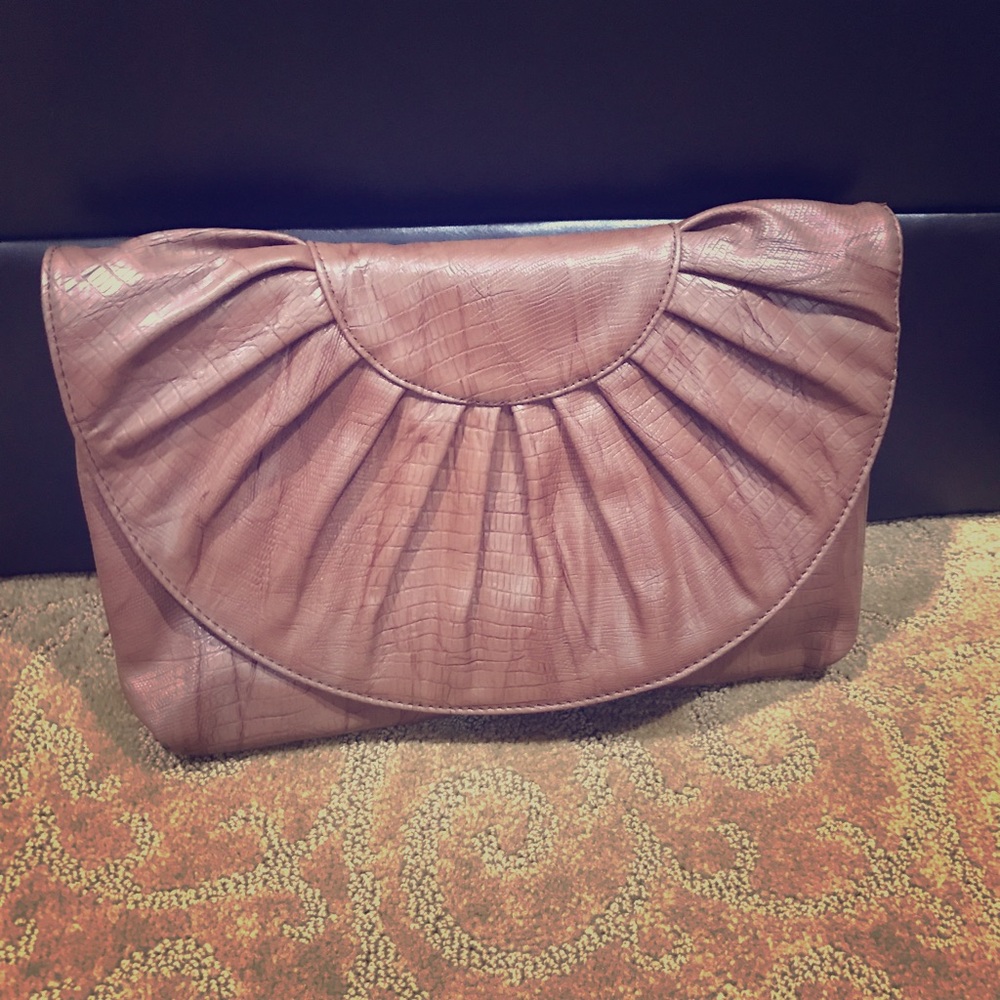 👛